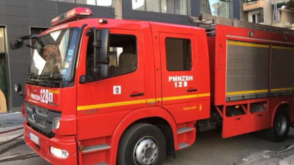 Zjarr në Tiranë, digjet apartamenti te “Komuna e Parisit”
