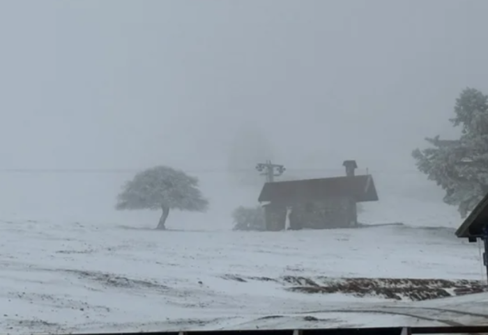 Zona të Greqisë mbulohen nga bora, temperaturat shkojnë minus
