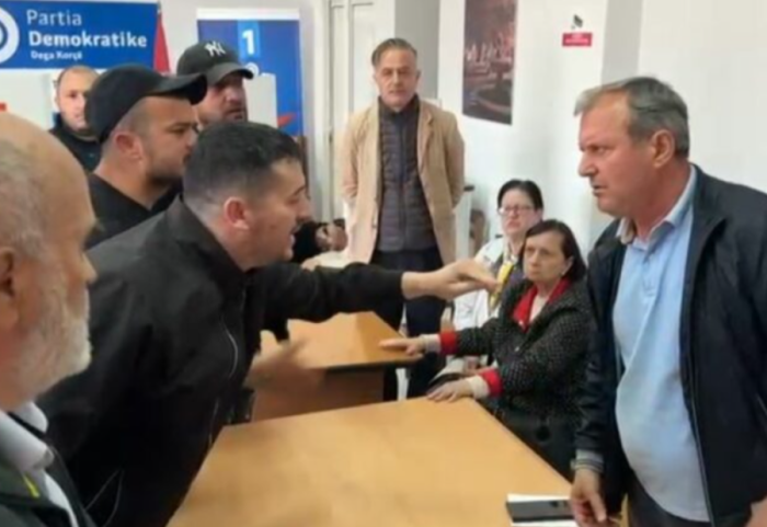 Kaos në PD e Korçës, grisen fletët e votimit, shtyhen zgjedhjet për kryetarin