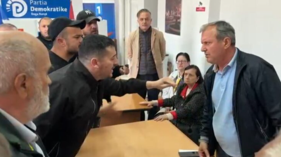 Kaos në PD e Korçës, grisen fletët e votimit, shtyhen zgjedhjet për kryetarin