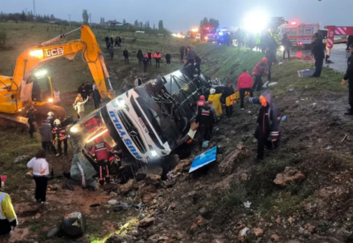 Autobusi përmbyset në përrua, 4 të vdekur dhe 15 të plagosur në Turqi