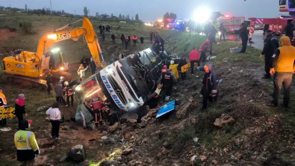 Autobusi përmbyset në përrua, 4 të vdekur dhe 15 të plagosur në Turqi