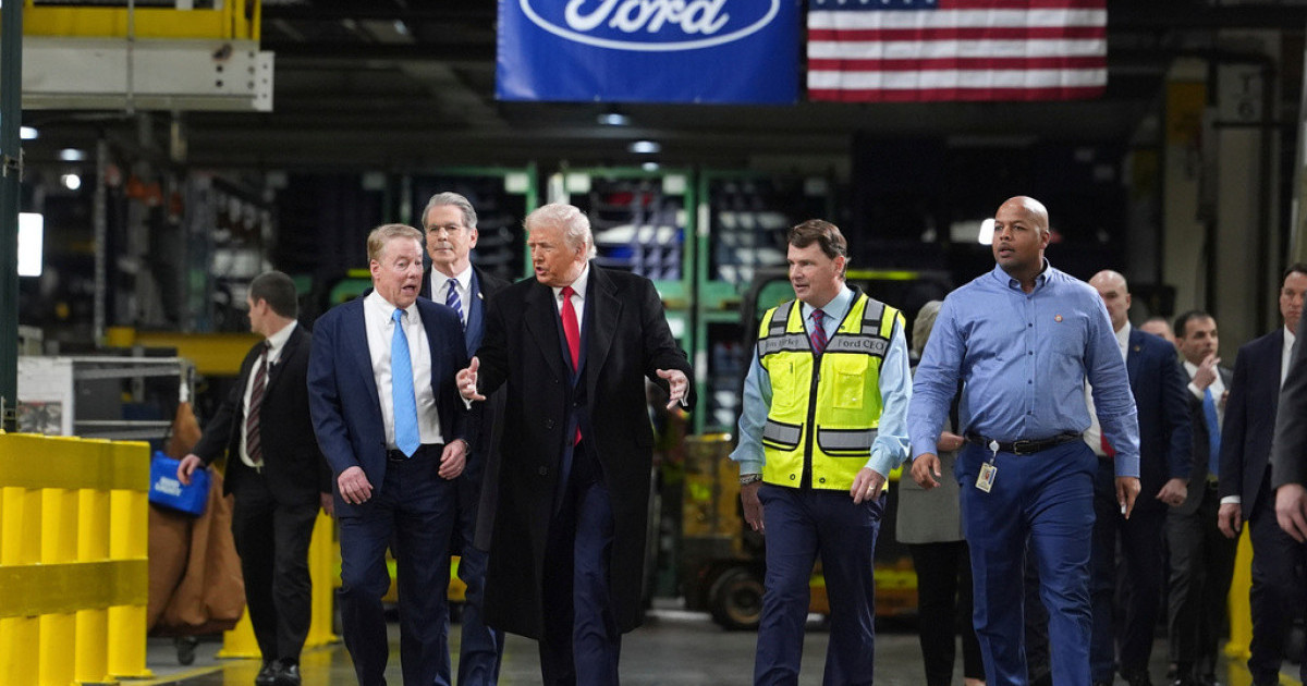 trump-thirrje-gjigandeve-amerikane-ford-dhe-gm-lerini-makinat-prodhoni-arme