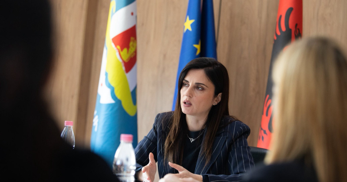 si-nene-ndaj-dhimbjen-me-familjaret-duhet-reflektim-i-thelle-kryebashkia-sako-reagon-per-aksidentin-e-rende-ne-durres