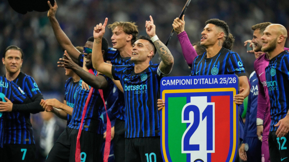 Interi mposht Parmën 2-0 dhe shpallet kampion i Italisë