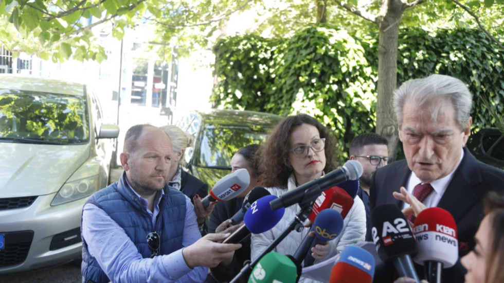 “Ka të penduar që duhen mbrojtur”, Berisha zbulon pse po mbahet sekret dosja “Balluku”