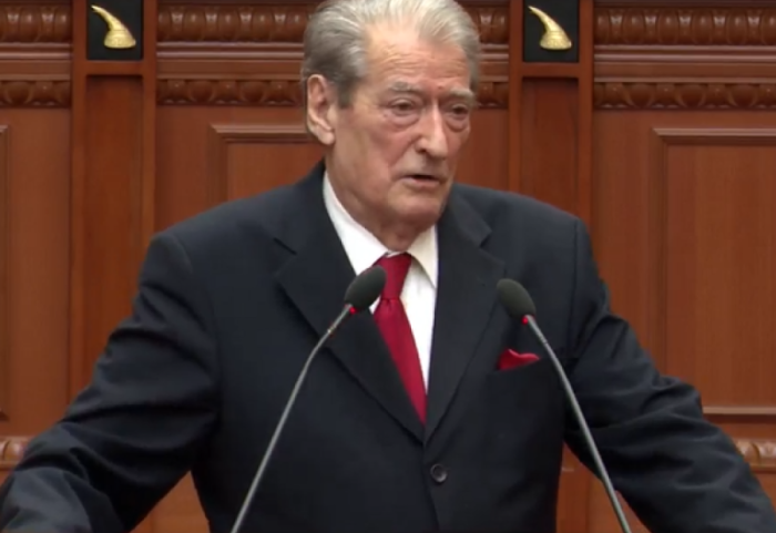“Ju meritoni të gjithë mbiemrin Balluku”, Berisha sulmon mazhorancën: Ju vetëm vidhni, shqiptarët largohen