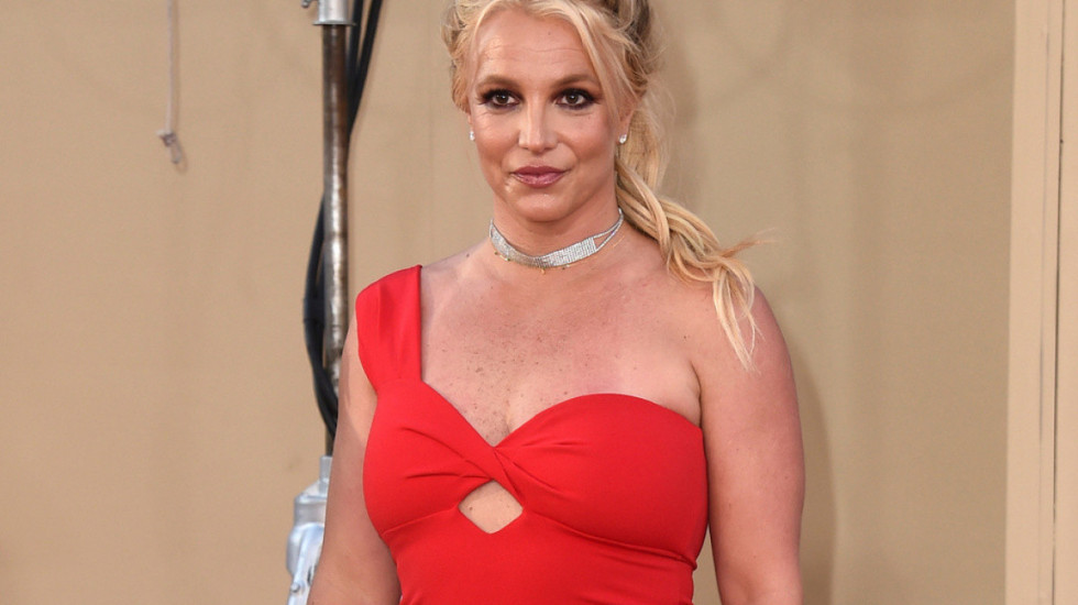 Britney Spears i shpëton burgut, pranon fajin për krimin rrugor