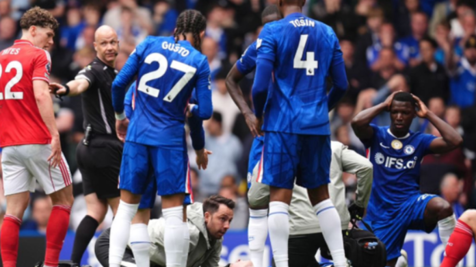 Panik në Premier League, futbollisti i Chelsea bie pa ndjenja në fushë