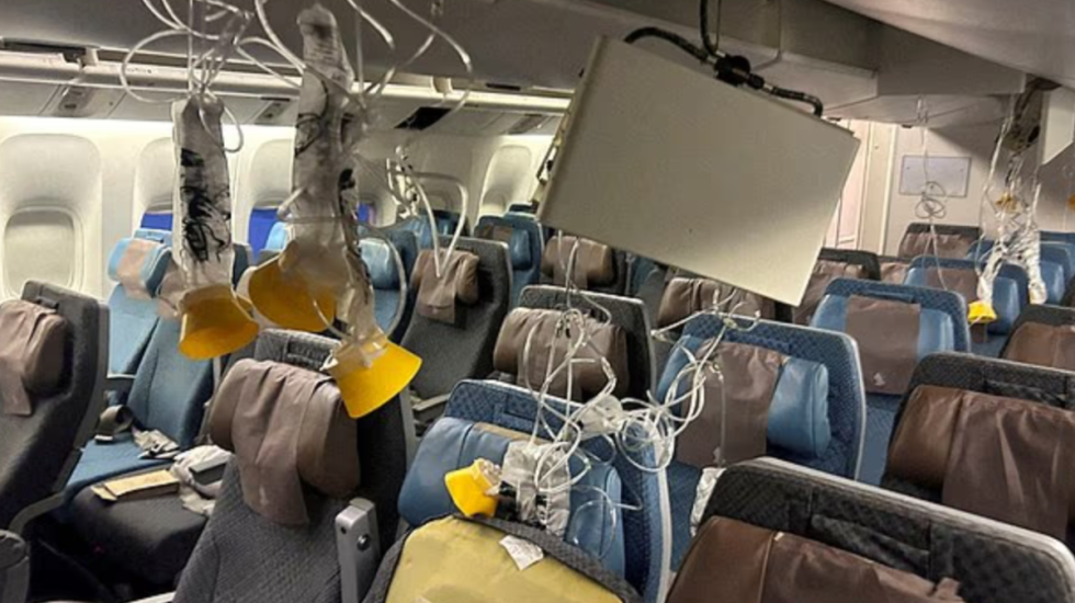 Avioni humbi 54 metra lartësi në 4 sekonda, një pasagjerë vdiq dhe mbi 100 u plagosën, kompania shkon në gjykatë