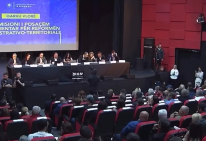 Reforma territoriale në fokus, Mazniku dhe Boçi përplasen në Vlorë për rolin e bashkive