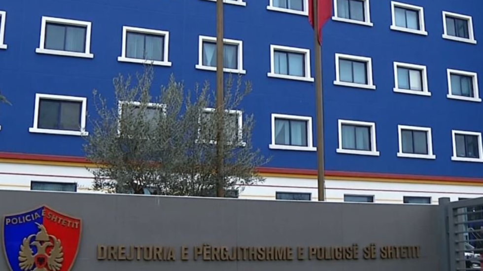 Kërcënonin 38-vjeçaren me publikimin e videove intime, arrestohet 17-vjeçari në Tiranë, në kërkim bashkëpunëtori