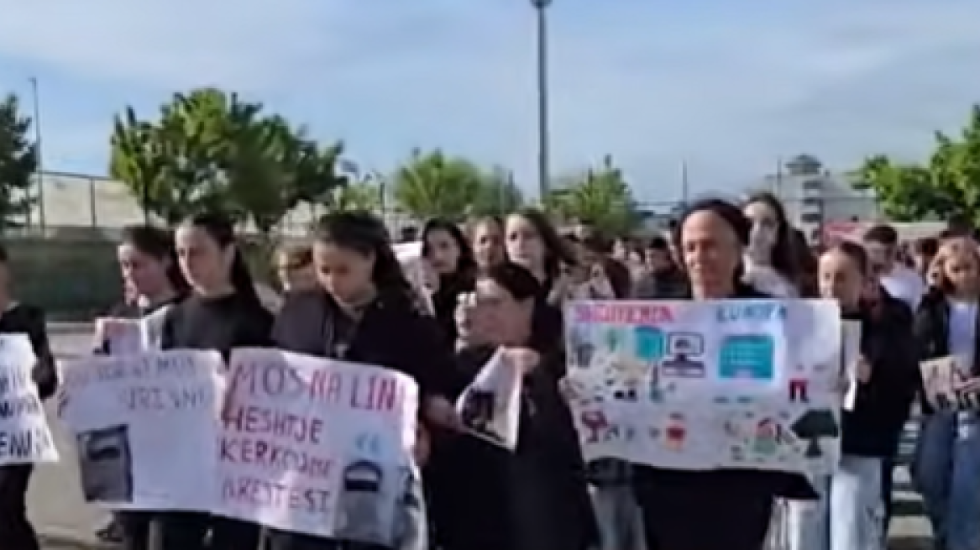 “Shpëtoni jetë”, tjetër protestë marshim në Durrës pas vdekjes së dy të miturve