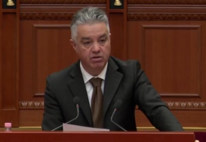 “E dhimbshme që Shqipëria nuk siguron asnjë gram naftë”, Bozdo përplaset me ministrin: Të kishim rezerva për 90 ditë