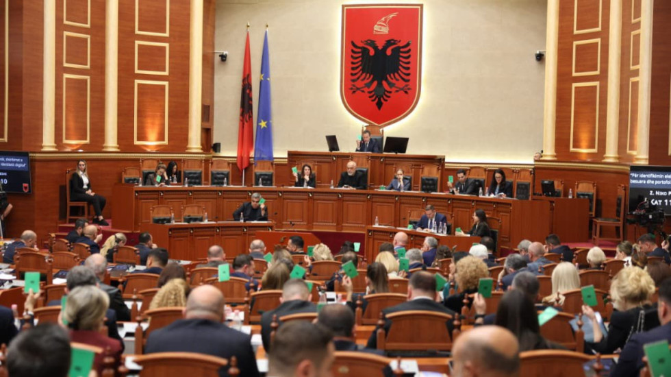 Seancë maratonë në Kuvend: Miratohet akti normativ për akcizën e naftës, rrëzohen propozimet e PD