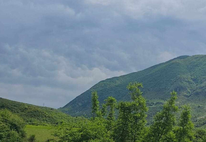 E premte me diell, temperaturat deri në 29 gradë celsius