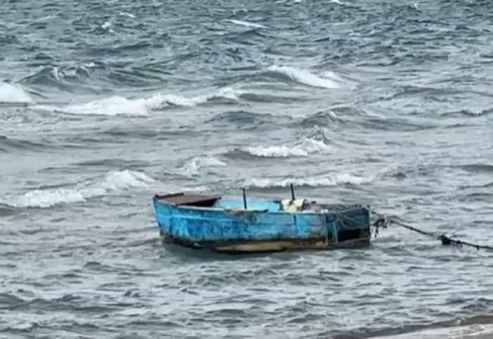 Moti i keq dhe dallgëzim deri në 2.5 metra, Kapiteneria e Vlorës ndalon daljen në det të mjeteve të vogla