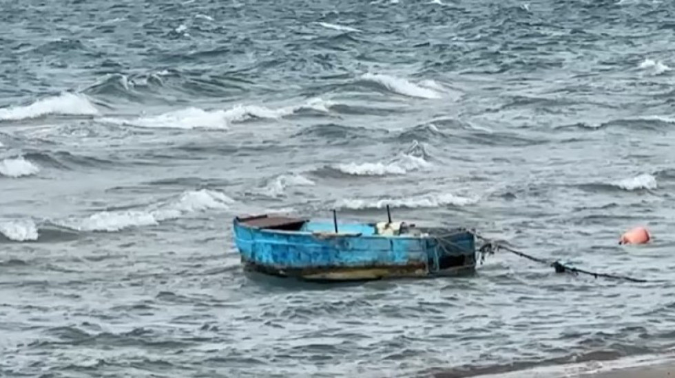 Moti i keq dhe dallgëzim deri në 2.5 metra, Kapiteneria e Vlorës ndalon daljen në det të mjeteve të vogla