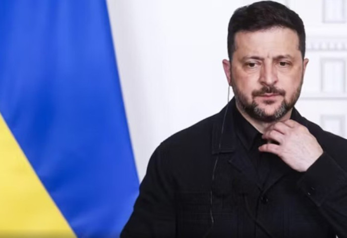 “Rusët nuk respektojnë as armëpushimin simbolik”, Zelensky: Kundërpërgjigjemi me të njëjtën monedhë