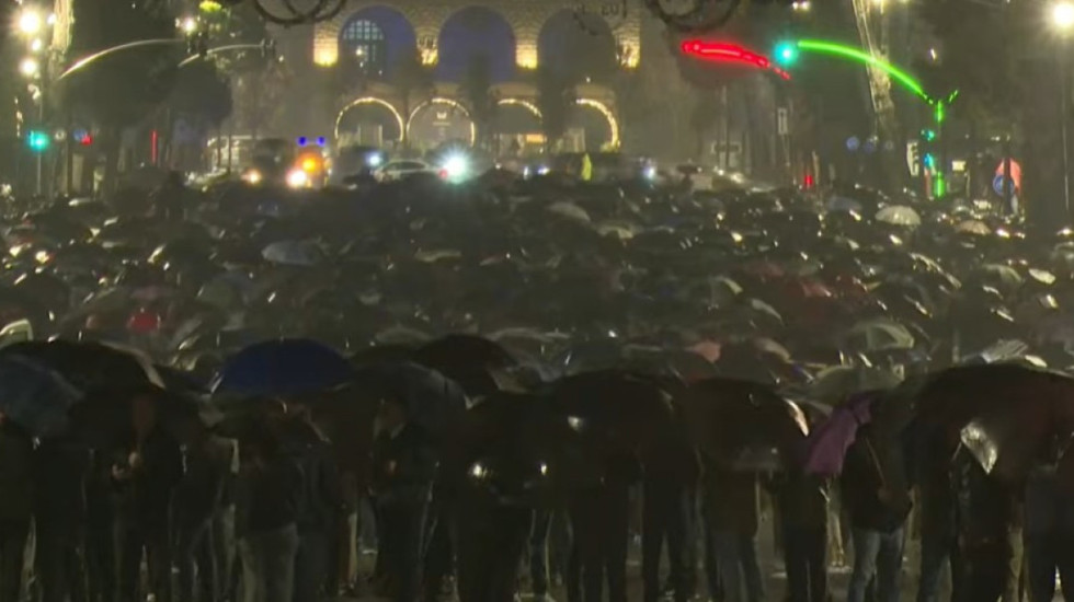 'Paqe' te Kryeministria, protestuesit e PD marshojnë drejt Ministrisë së Brendshme