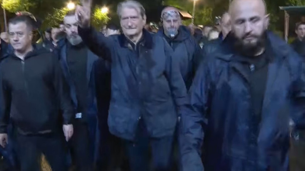 Berisha tërheq protestuesit, akuza drejtorit të policisë: Mercenar, sot bëre krim me urdhër të Ramës e Ballukut