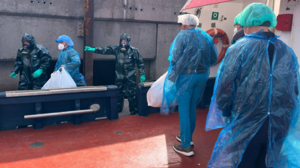 Spanja nis evakuimin e pasagjerëve nga anija me virus, mbi 100 persona në karantinë
