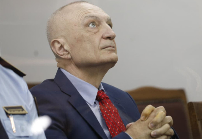 SPAK nxjerr nga burgu Ilir Metën, leje speciale pas ndarjes nga jeta të të atit