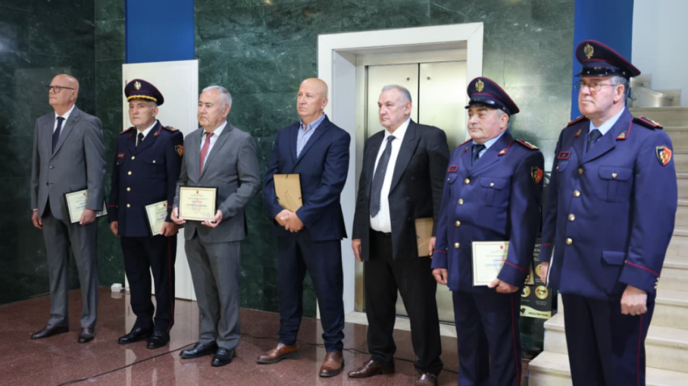 Pas 40 vitesh në uniformën blu, nderohen 7 efektivë të Policisë së Shtetit