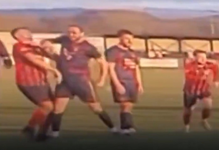 VIDEO/ Futbollisti goditi kundërshtarin me bërryl, dënohet me burg