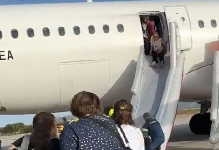 Panik në fluturimin Athinë-Mynih, avioni bën ulje emergjente në kryeqytetin grek