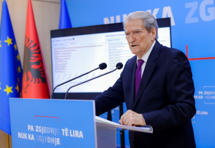 Përjashtimi i kompanive të BE nga tenderat/ Berisha: Heshtja është e papranueshme për këtë akt të rëndë!