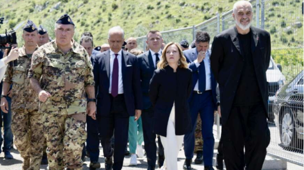 Marrëveshja për qendrën e emigrantëve, Rama sqaron keqkuptimin: Do të zgjasë sa kohë do Italia
