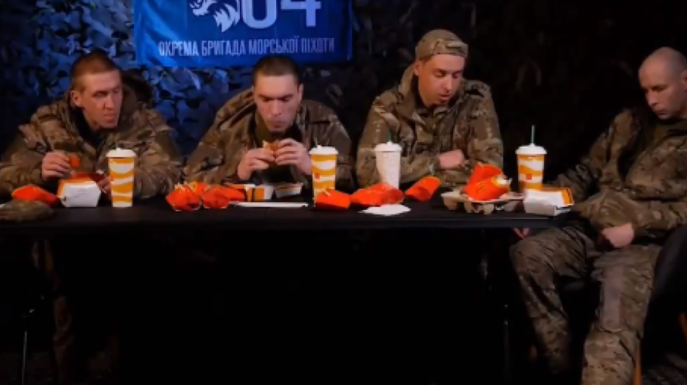 Burgeri amerikan shijon më tepër se të vdesësh për Putin, ushtarët rusë: Po u dorëzuam na vrasin tanët, si me sovjetikët