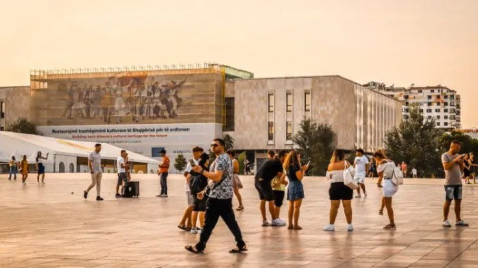 Rrethet mbeten pa “nuse”, Tirana magnet për vajzat e reja