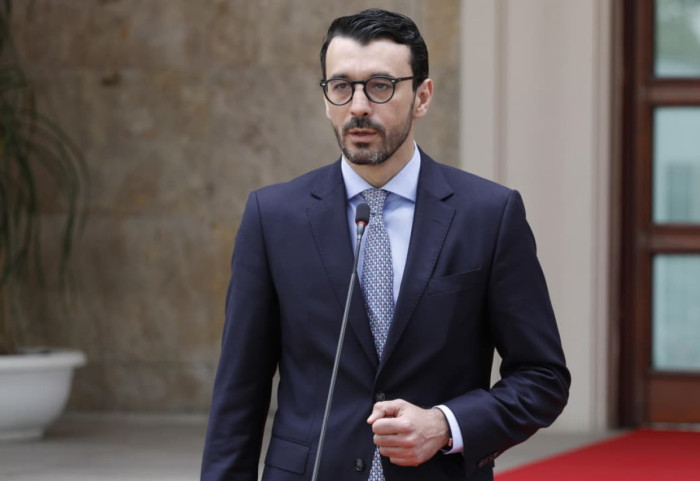 Do të shembet mbikalimi i Rinasit