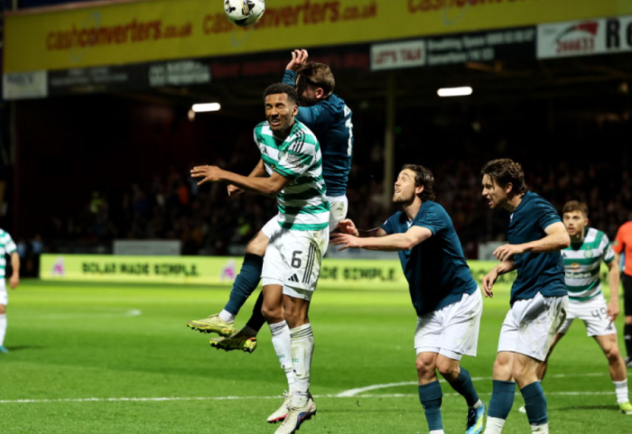 “Vendimi më i keq i VAR”, Celtic-ut i dhurohet një penallti dhe pret Hearts për vendin e parë
