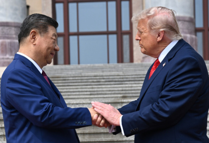 Ekspertja e gjuhës së trupit analizon shtrëngimin e duarve mes Trump dhe Xi: Kishin sinjale të forta dominimi