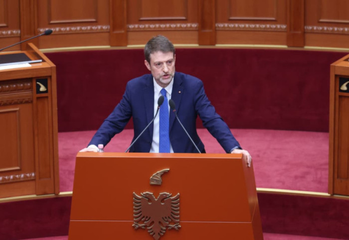 Përplasje në Kuvend për integrimin, socialistët: BE-ja nuk është më ëndërr, Brukseli mirëpret Shqipërinë
