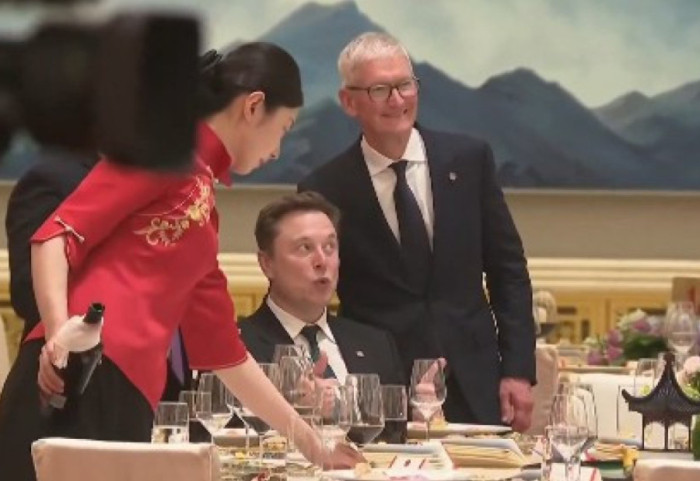 Elon Musk bezdiset nga selfie-t në Kinë, biznesmenët kinezë e lenë pa darkë