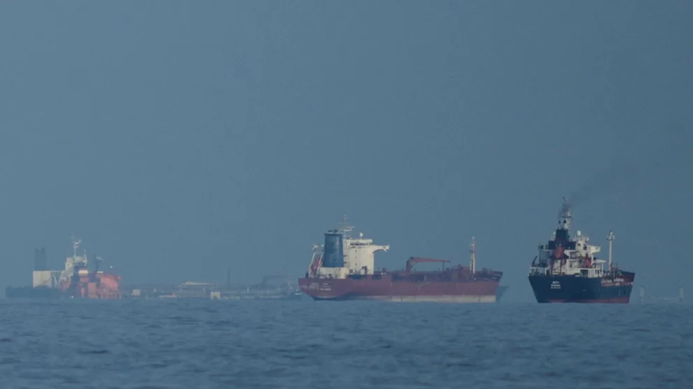 “Mrekullia logjistike” e sauditëve, flota me 3.500 kamionëve anashkalon bllokadën e Hormuzit