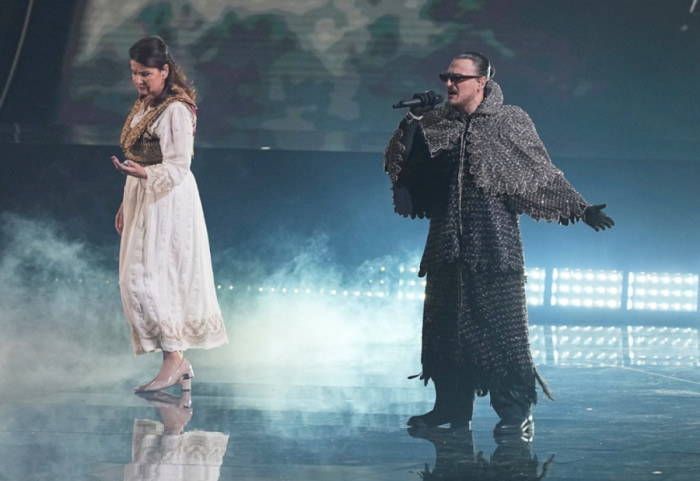 Alis dhuron spektakël në natën finale të Eurovision 2026