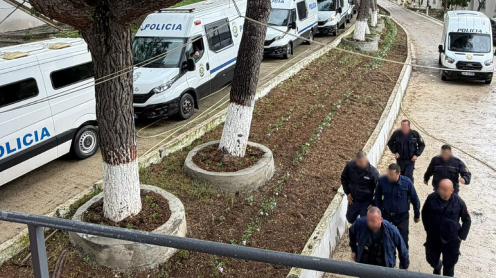 Sekuestrohen PS4 dhe USB, aksion blic në burgun e Elbasanit dhe të Lushnjes