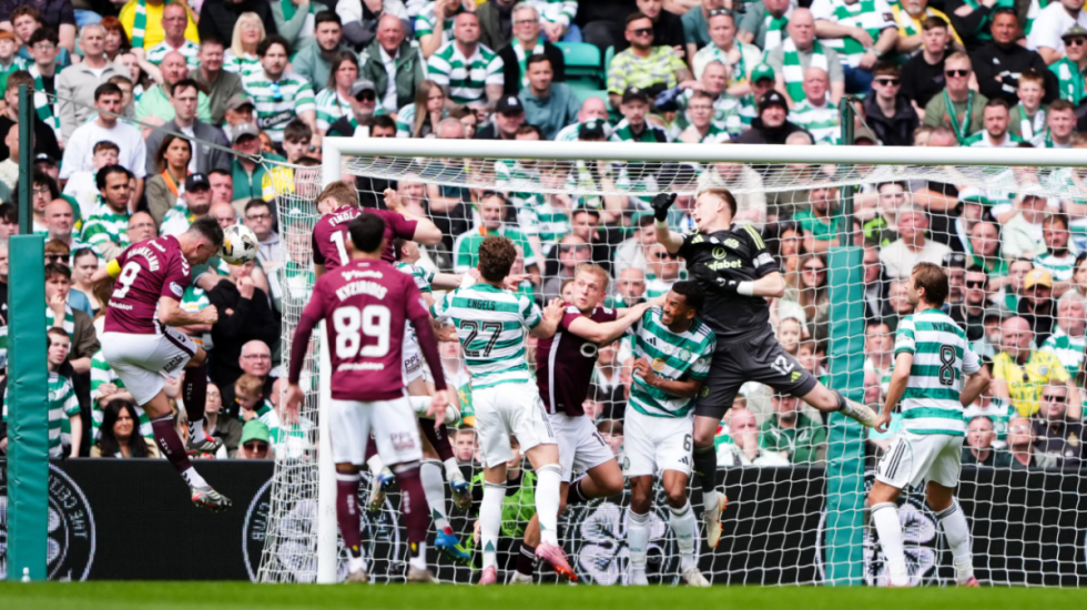 Kaosi në “Celtic Park”, Hearts kërkon titullin në tavolinë pas pushtimit të fushës