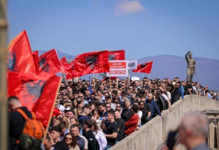 “Shqipja, amaneti i të parëve”, studentët shqiptarë në Maqedoni protestojnë sot për mbrojtjen e gjuhës