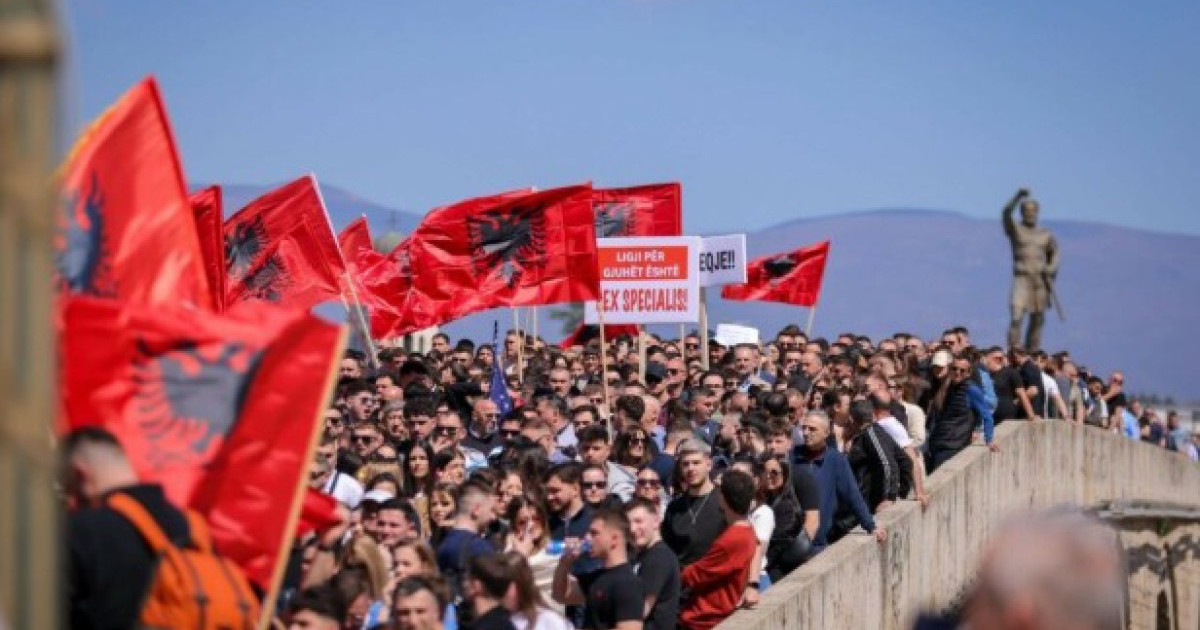  Shqipja  amaneti i të parëve   studentët shqiptarë në Maqedoni protestojnë sot për mbrojtjen e gjuhës