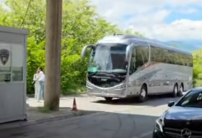 Do i bashkoheshin protestës për gjuhën në Shkup, autobusi me studentë shqiptarë bllokohet në kufi me Maqedoninë