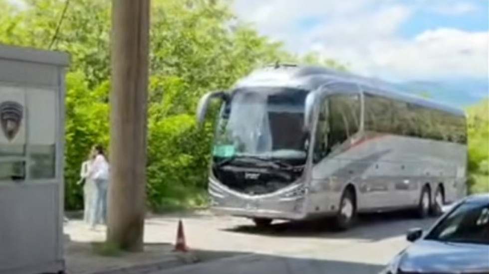 Do i bashkoheshin protestës për gjuhën në Shkup, autobusi me studentë shqiptarë bllokohet në kufi me Maqedoninë