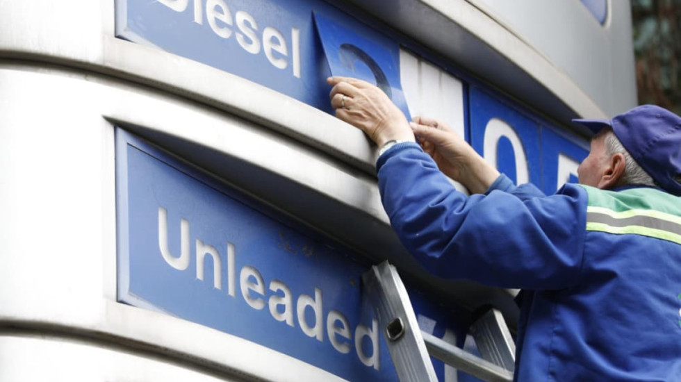 Ulen çmimet e karburanteve në Shqipëri: Nafta kushton 195 lekë, benzina 182 lekë