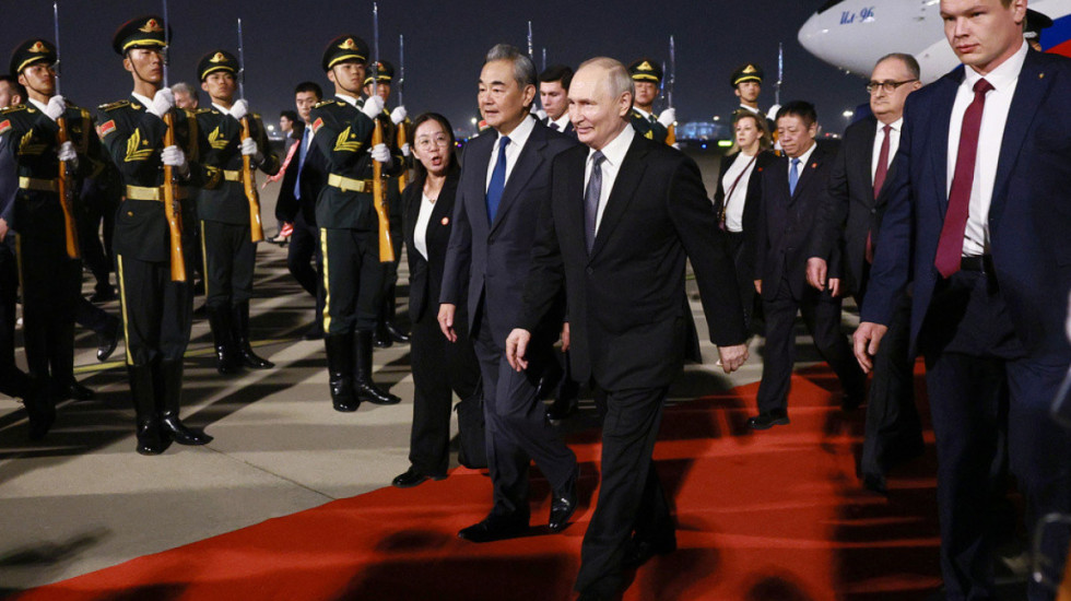 Një javë pas Trump, Putin mbërrin në Pekin, pritje ushtarake nga Xi dhe për liderin rus