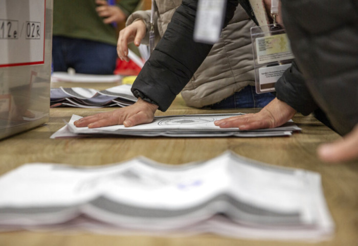 Zgjedhjet në Kosovë, KQZ afron datën kur nis votimi me postë